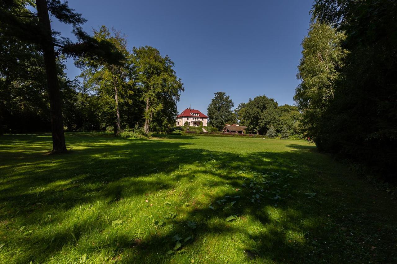 Palac Pozorty Bądki Exteriör bild